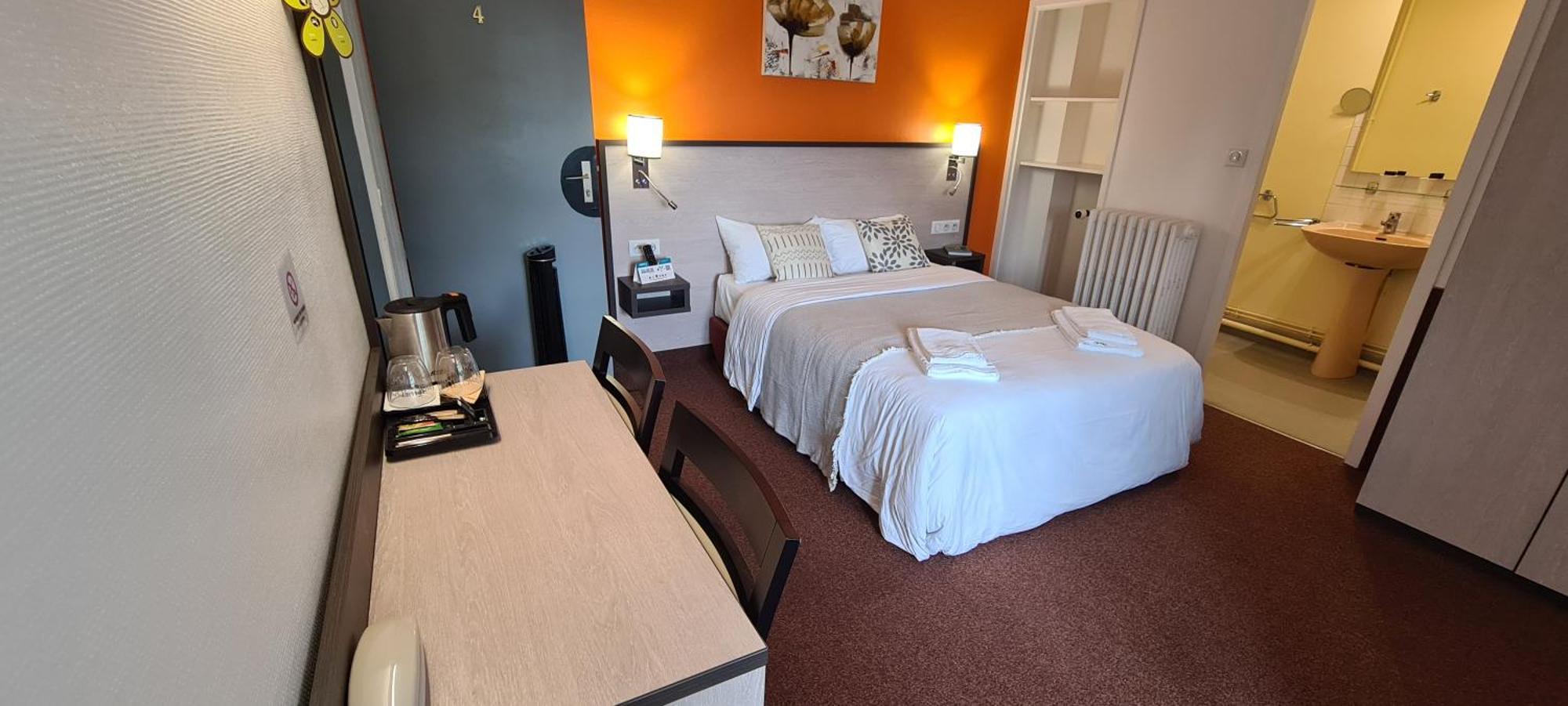 Le 120 - Groupe Logis Hotels - Ex Auberge La Terrasse La Châtaigneraie 외부 사진